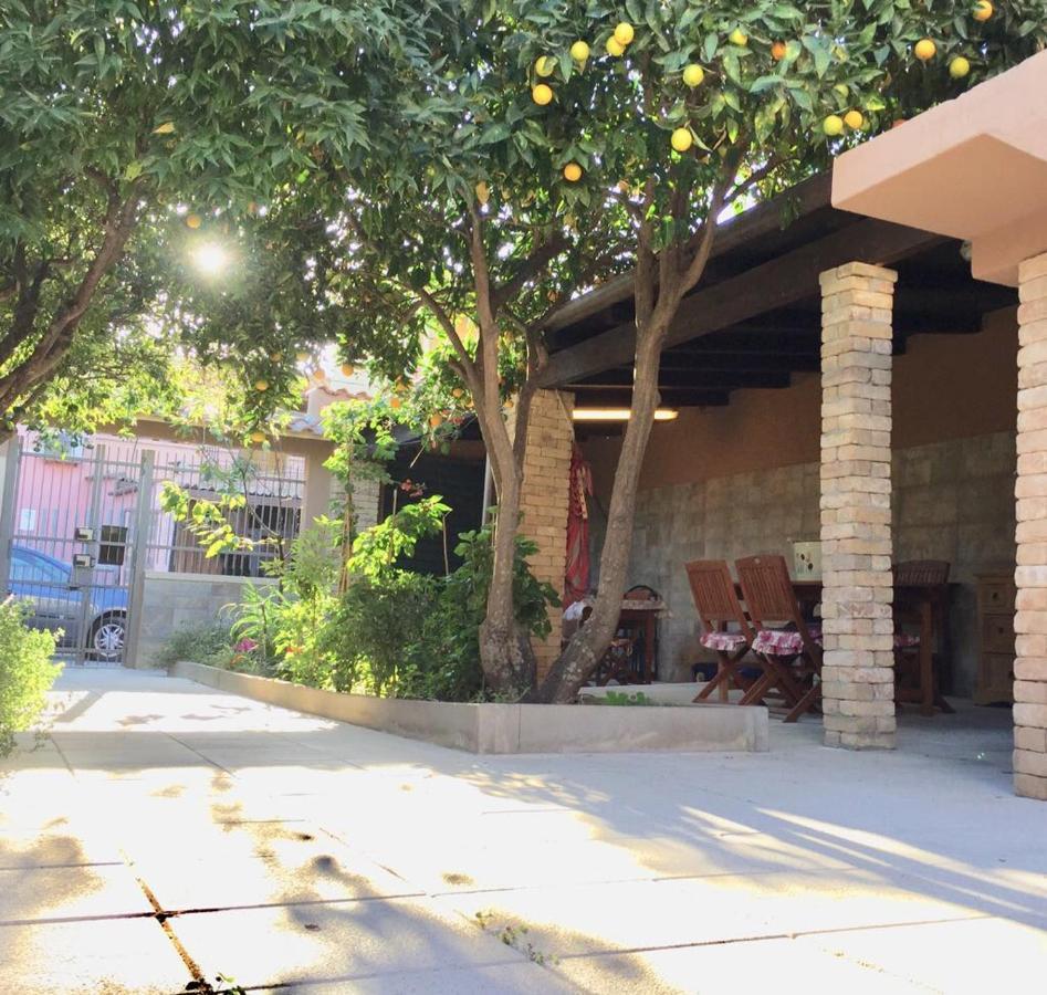 Il Mandarino Bed & Breakfast Decimomannu Bagian luar foto